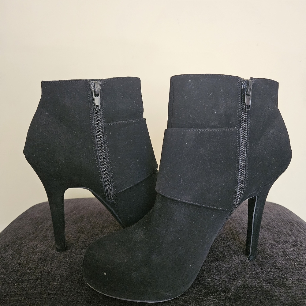 Boots - Picture 3 of 4